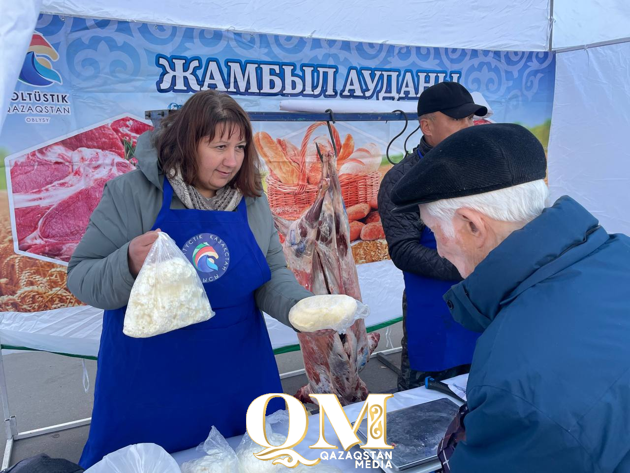 Жамбылский район представил продукцию на сельхозярмарке в Петропавловске: аромат мяса, домашнее масло и улыбки покупателей