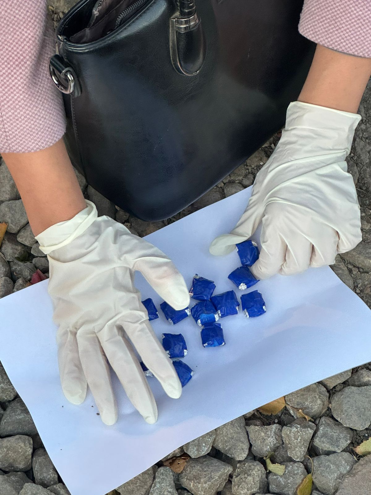 СҚО-да полицейлер есірткі сатты деген күдікпен әйелді ұстады