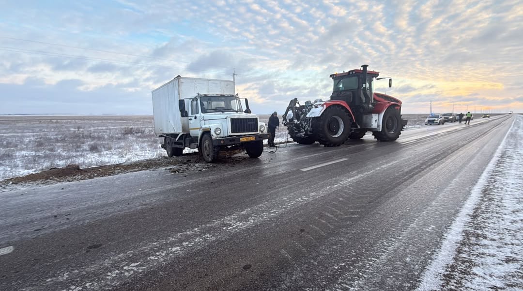 СҚО-да көктайғақ салдарынан жүк көлігі аударылды