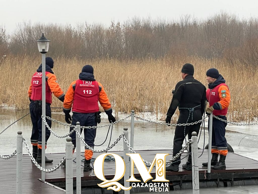 Как спасти свою жизнь, если провалился под лед, показали спасатели СКО