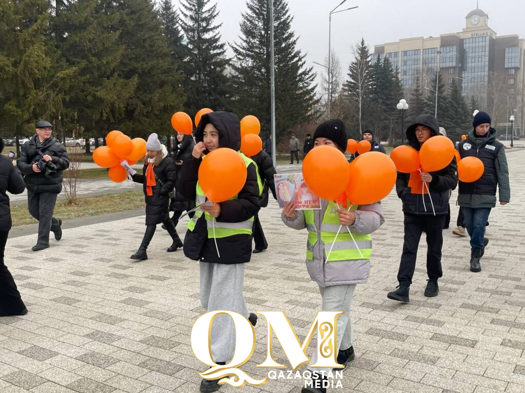 Символ несогласия: оранжевые ленты объединили жителей Петропавловска против насилия