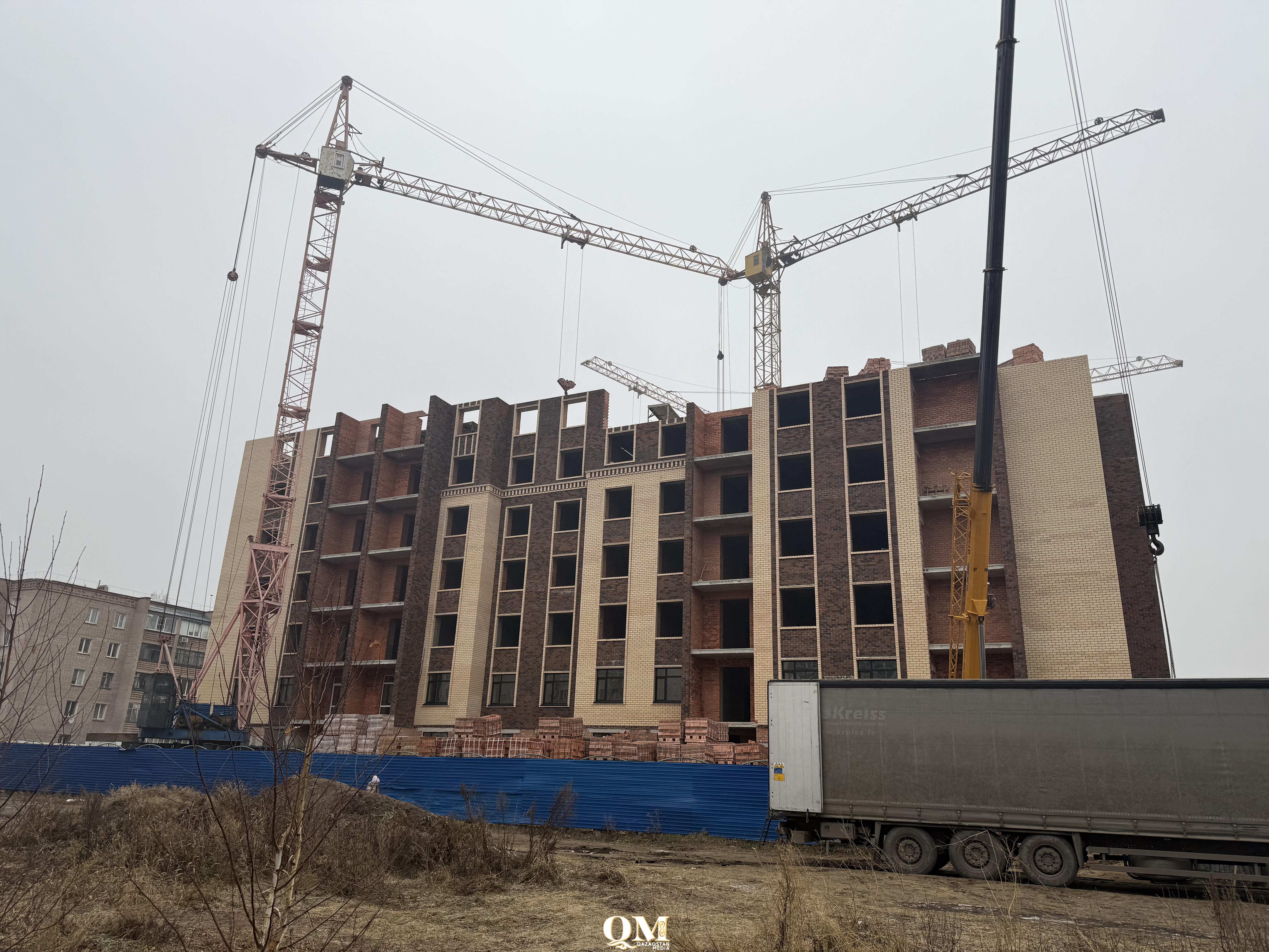 Петропавлда мектеп стадионының орнына салынған көпқабатты үйді сот сүріп тастауға шешім шығарды