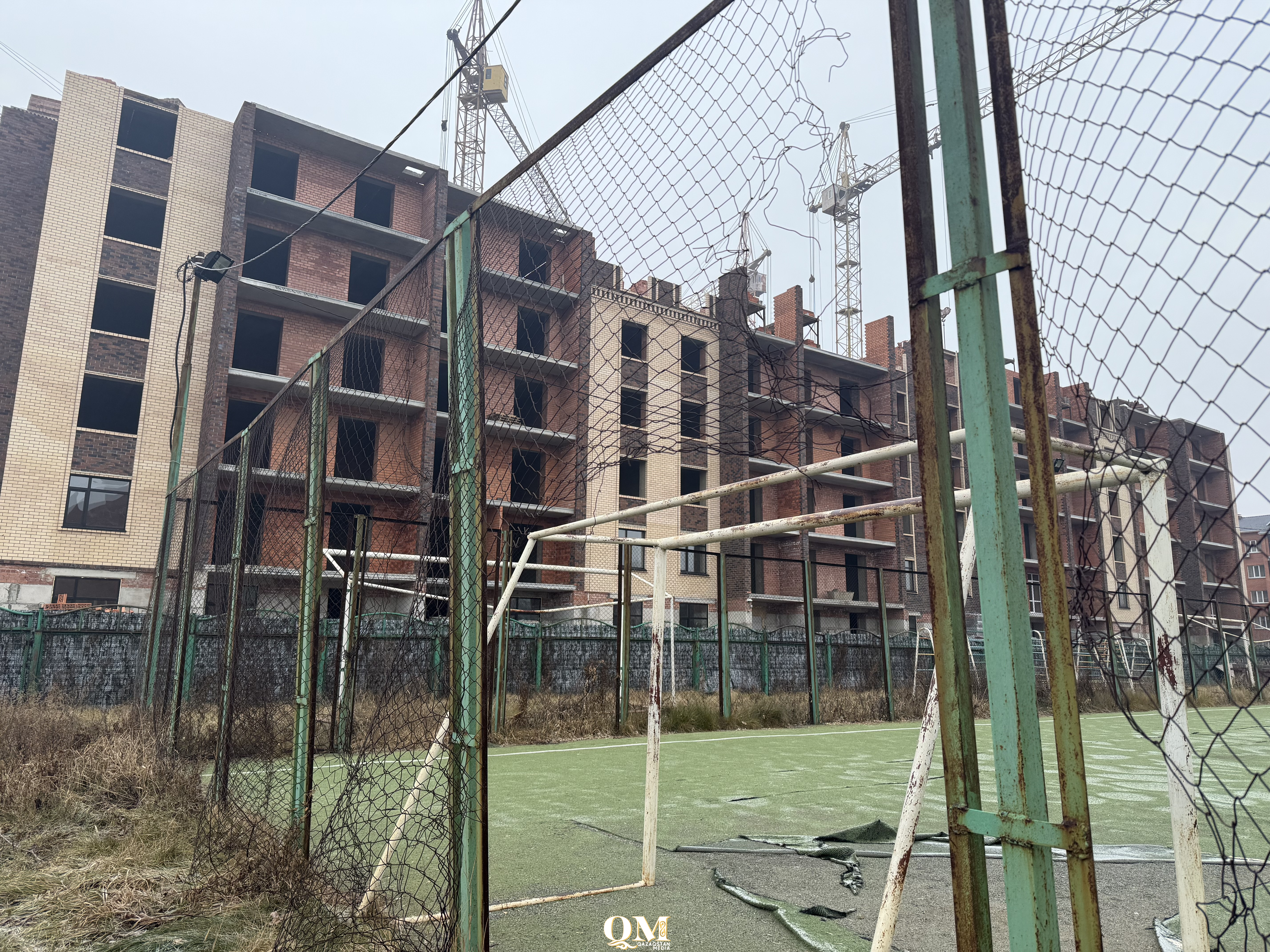 Петропавлда мектеп стадионының орнына салынған көпқабатты үйді сот сүріп тастауға шешім шығарды