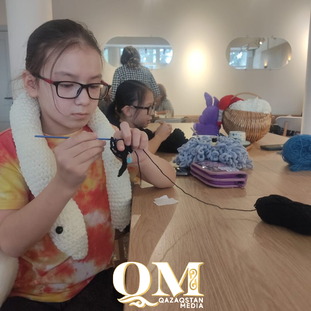 «Вязунчики из Петропавловска»: влюбить в вязание весь Петропавловск хочет мастерица Асель Шакимова