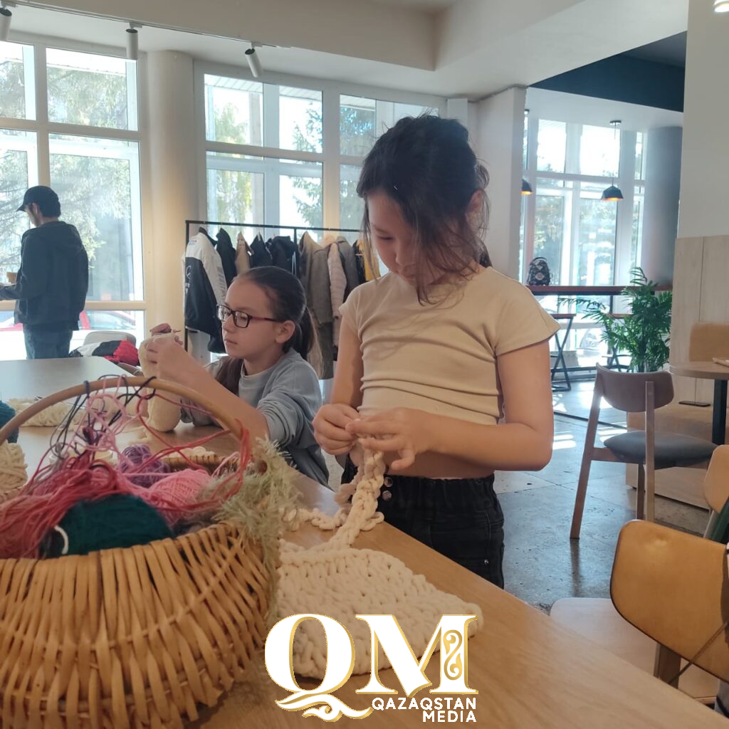 «Вязунчики из Петропавловска»: влюбить в вязание весь Петропавловск хочет мастерица Асель Шакимова