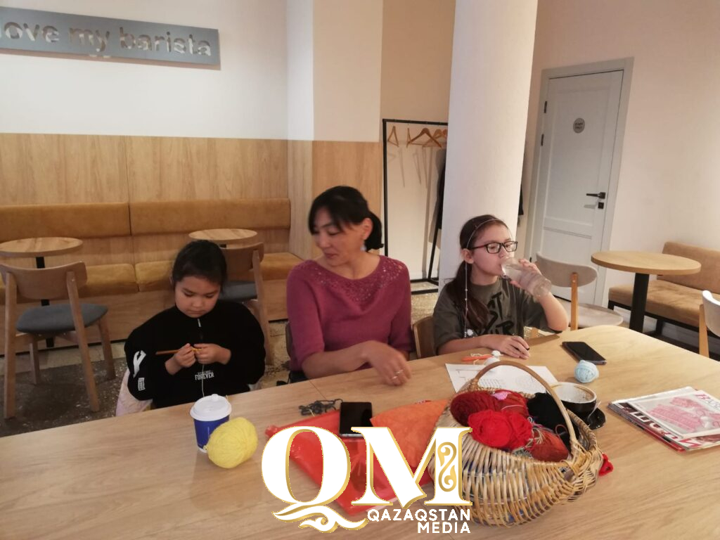 «Вязунчики из Петропавловска»: влюбить в вязание весь Петропавловск хочет мастерица Асель Шакимова