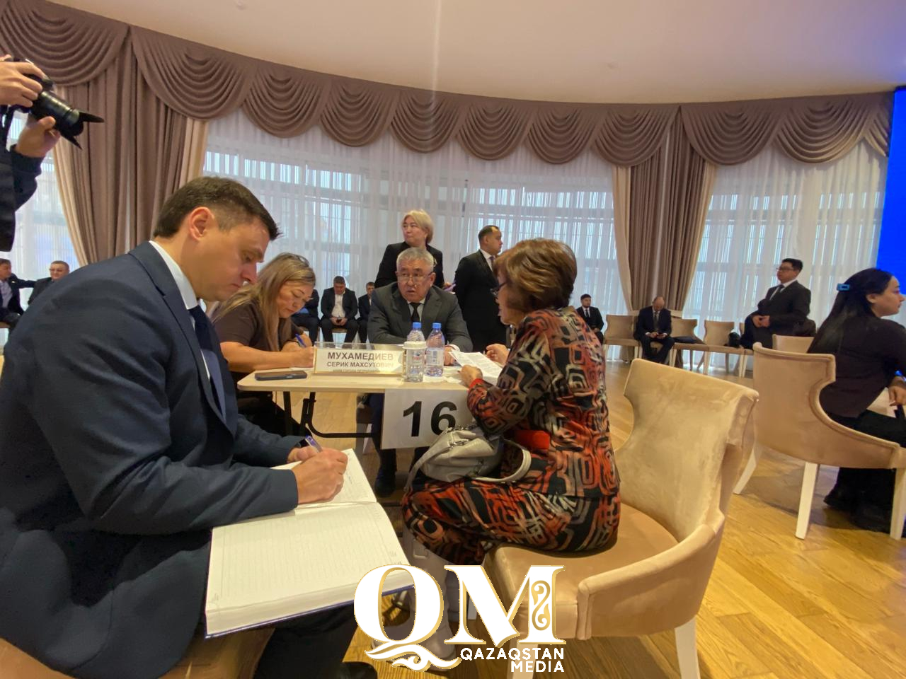 Петропавл әкімі сынған аялдаманы жөндетіп, қоқыс пен ағаш мәселесін шешуді тапсырды