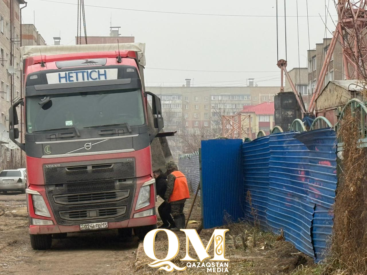 Незаконно возводимую в Петропавловске многоэтажку суд обязал снести, но стройка продолжается