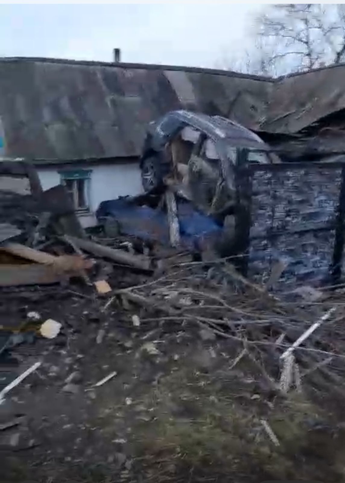 Тайынша ауданында «Volkswagen» жүргізушісі жер үйге соғылып, ауруханаға түсті