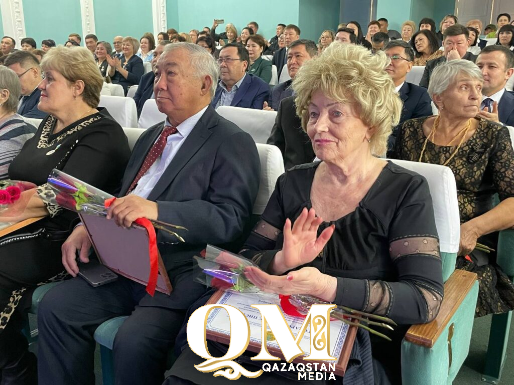 Работников и ветеранов департамента статистики наградили в честь 105-летия службы в Петропавловске