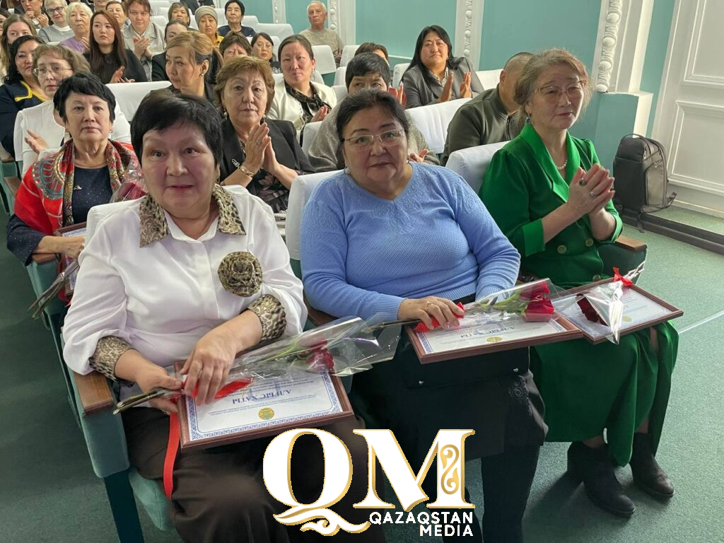 Работников и ветеранов департамента статистики наградили в честь 105-летия службы в Петропавловске