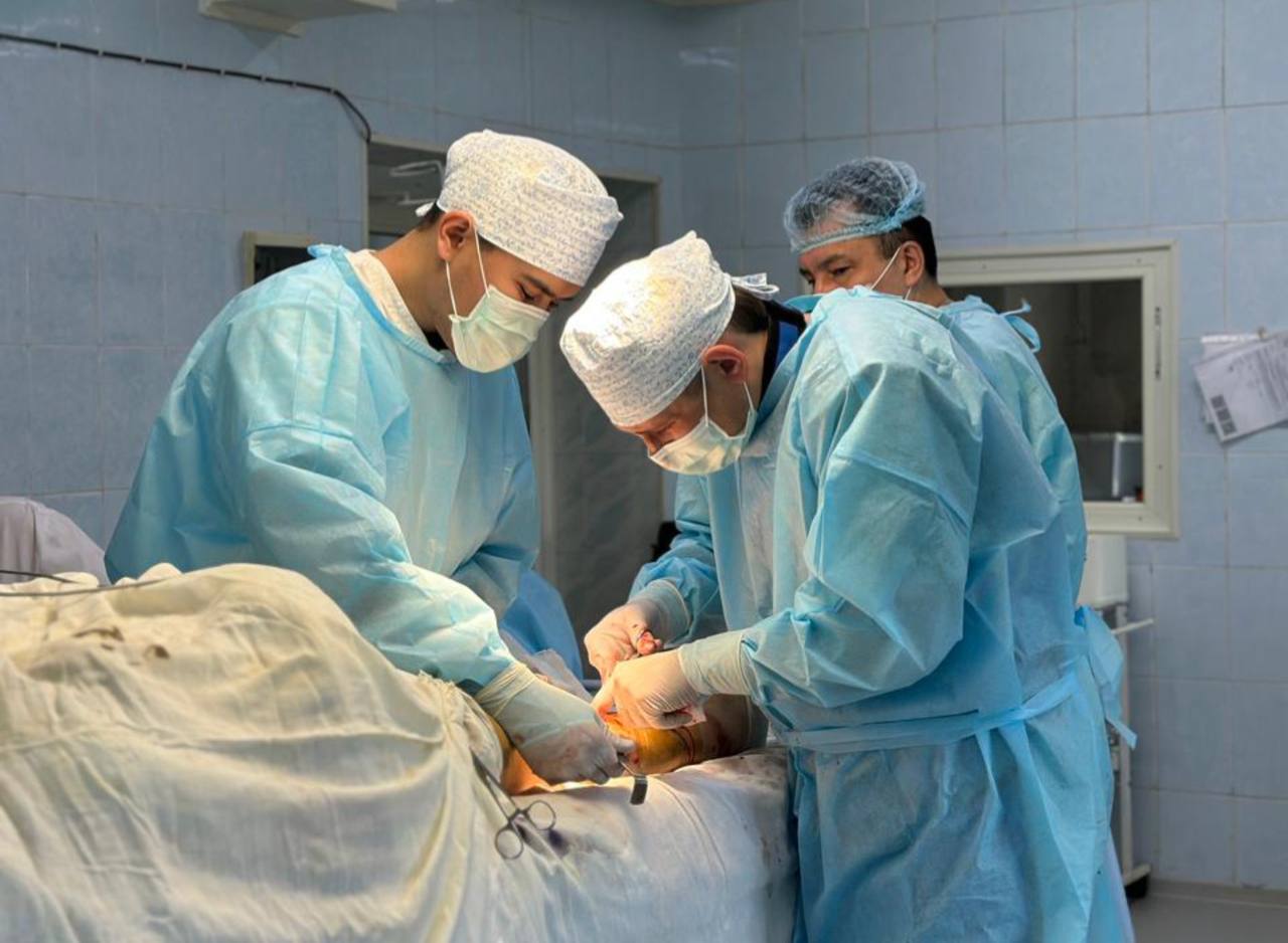 Пенсионерке, которую сбила машина, сделали двойную операцию в Петропавловске