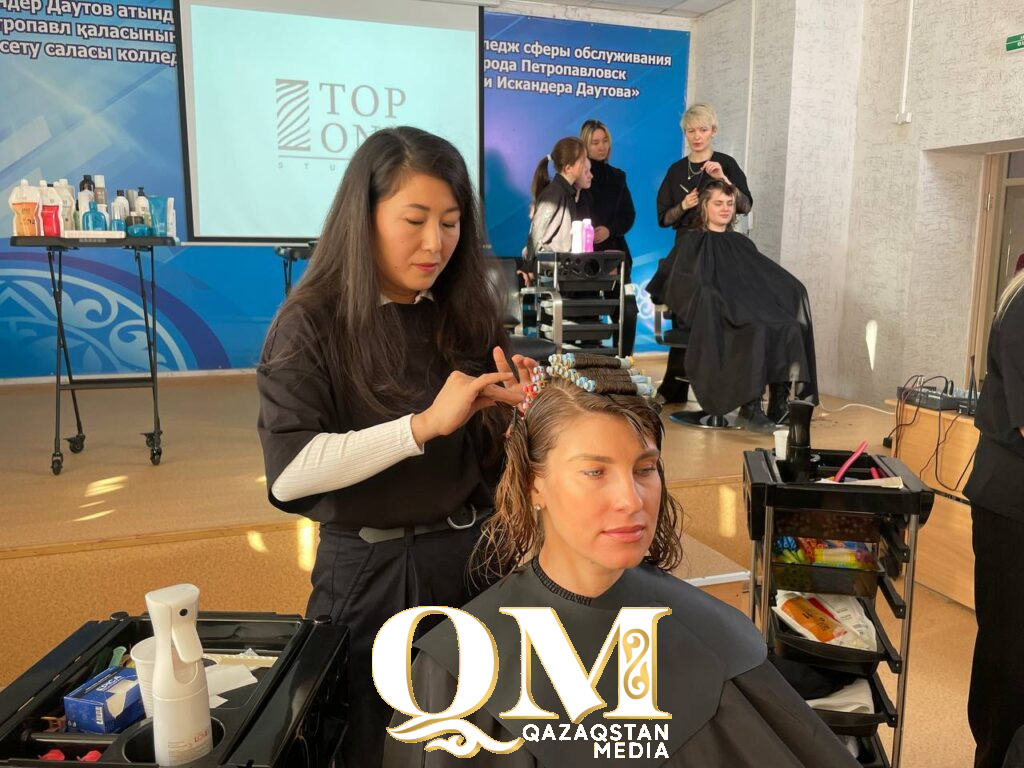 Будущие парикмахеры освоили новые техники химической завивки в Петропавловске
