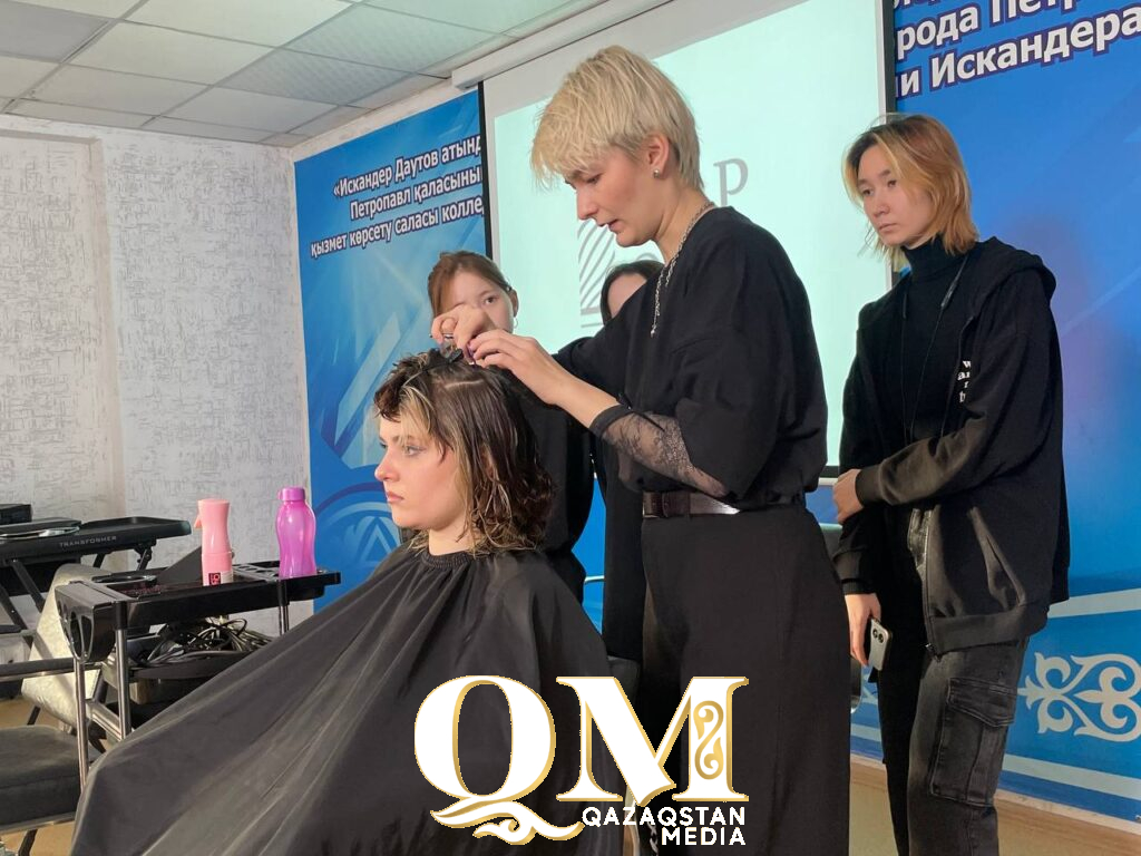 Будущие парикмахеры освоили новые техники химической завивки в Петропавловске