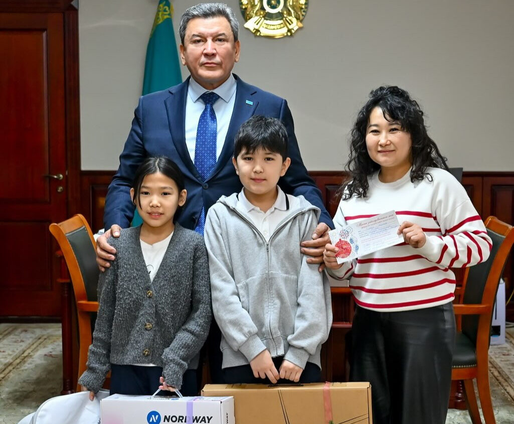 Новогодние желания детей исполнил аким СКО