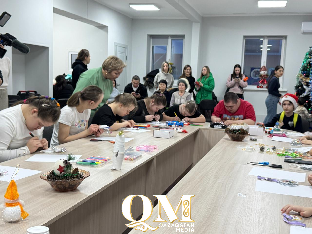 Петропавлда шығармашыл және мүмкіндігі шектеулі балалар шырша безендірді