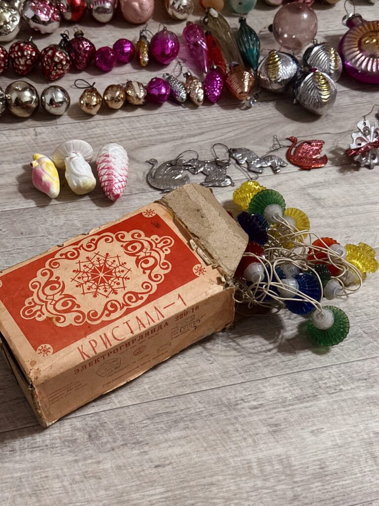 Сто игрушек из детства: елочную коллекцию собирает Ксения Новинкина из Петропавловска