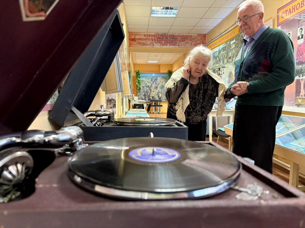 Старейшая на планете: 99-летняя Любовь Горшкова - экскурсовод музея локомотивного депо Петропавловска