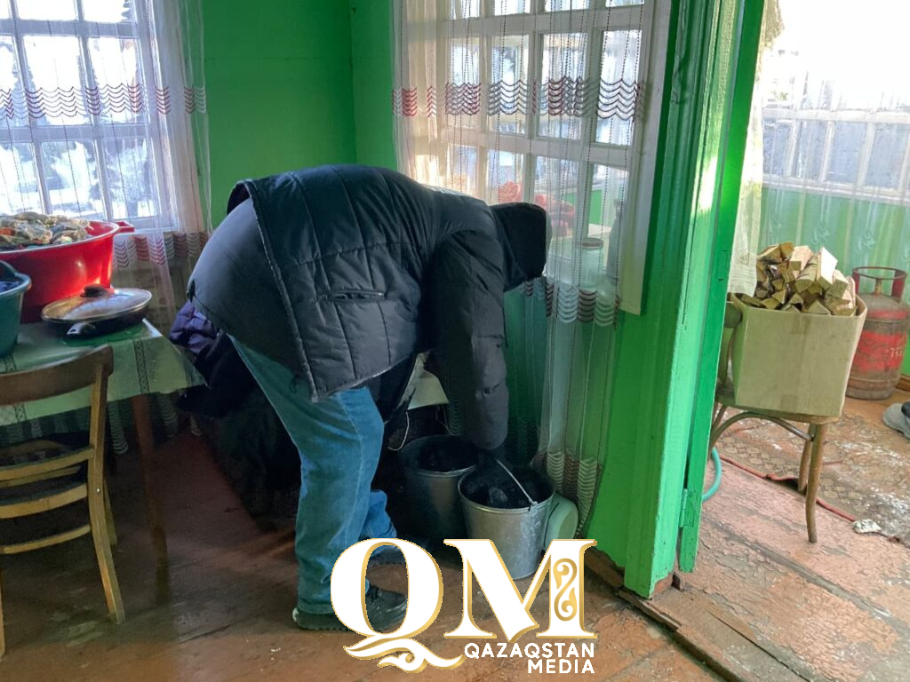 «Чистый город — чистое сердце»: одиноким пенсионерам помогают волонтеры Петропавловска