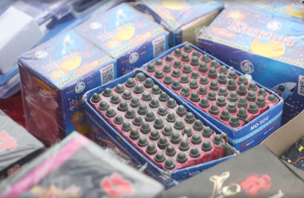 Безопасный Новый год: точки продажи салютов и петард проверяют в СКО