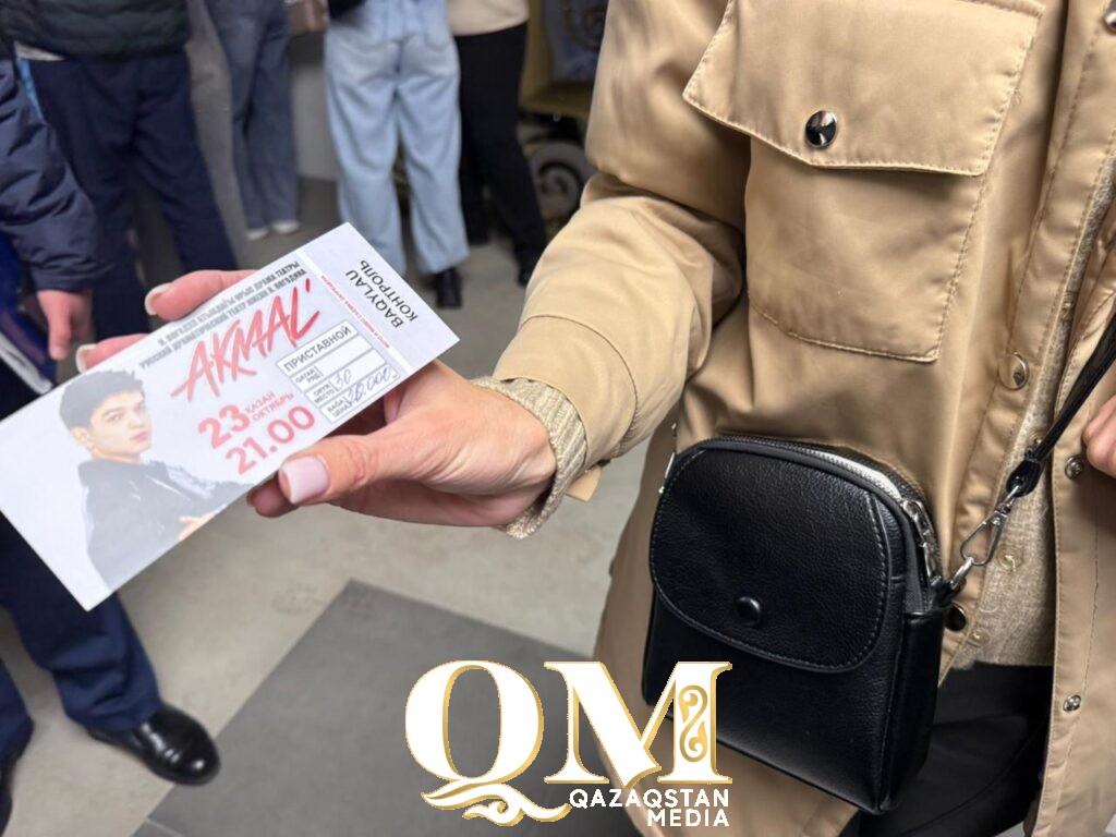 Жители СКО добиваются возврата денег за несостоявшийся концерт певца Акмаля