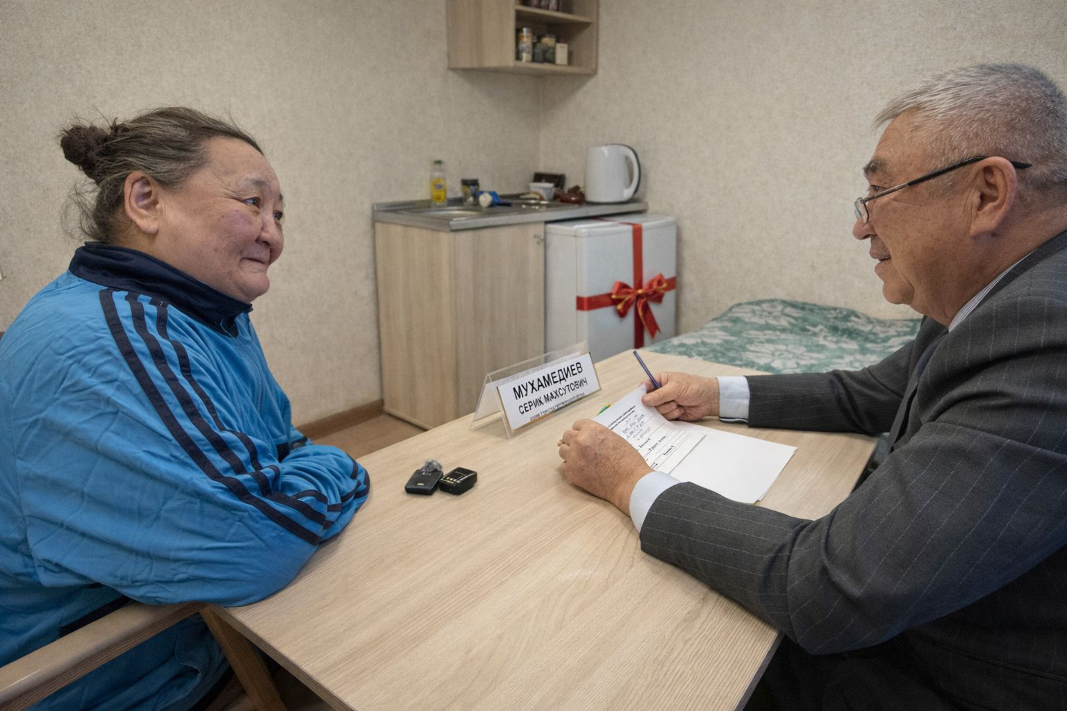 «Мне хотя бы маленький холодильник», - пенсионерка попросила помощи у акима Петропавловска