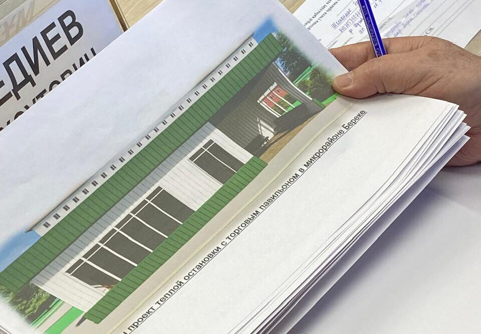 Десятки жителей пришли не просто задать вопросы и высказать свои замечания и предложения. Они озвучили свои идеи по улучшению городской среды