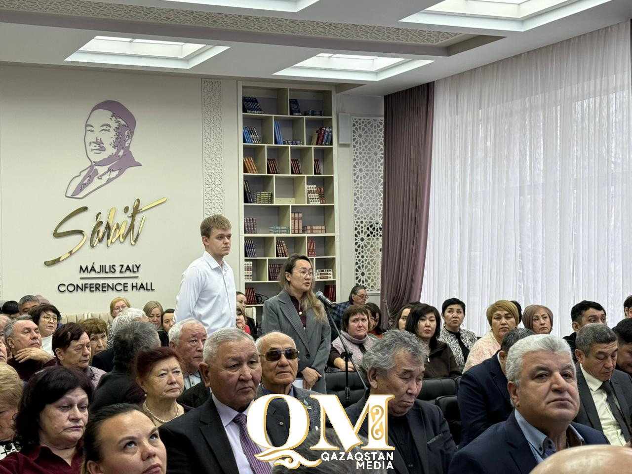 Назарбаев Зияткерлік мектебі маңында автотұрақ жоқ