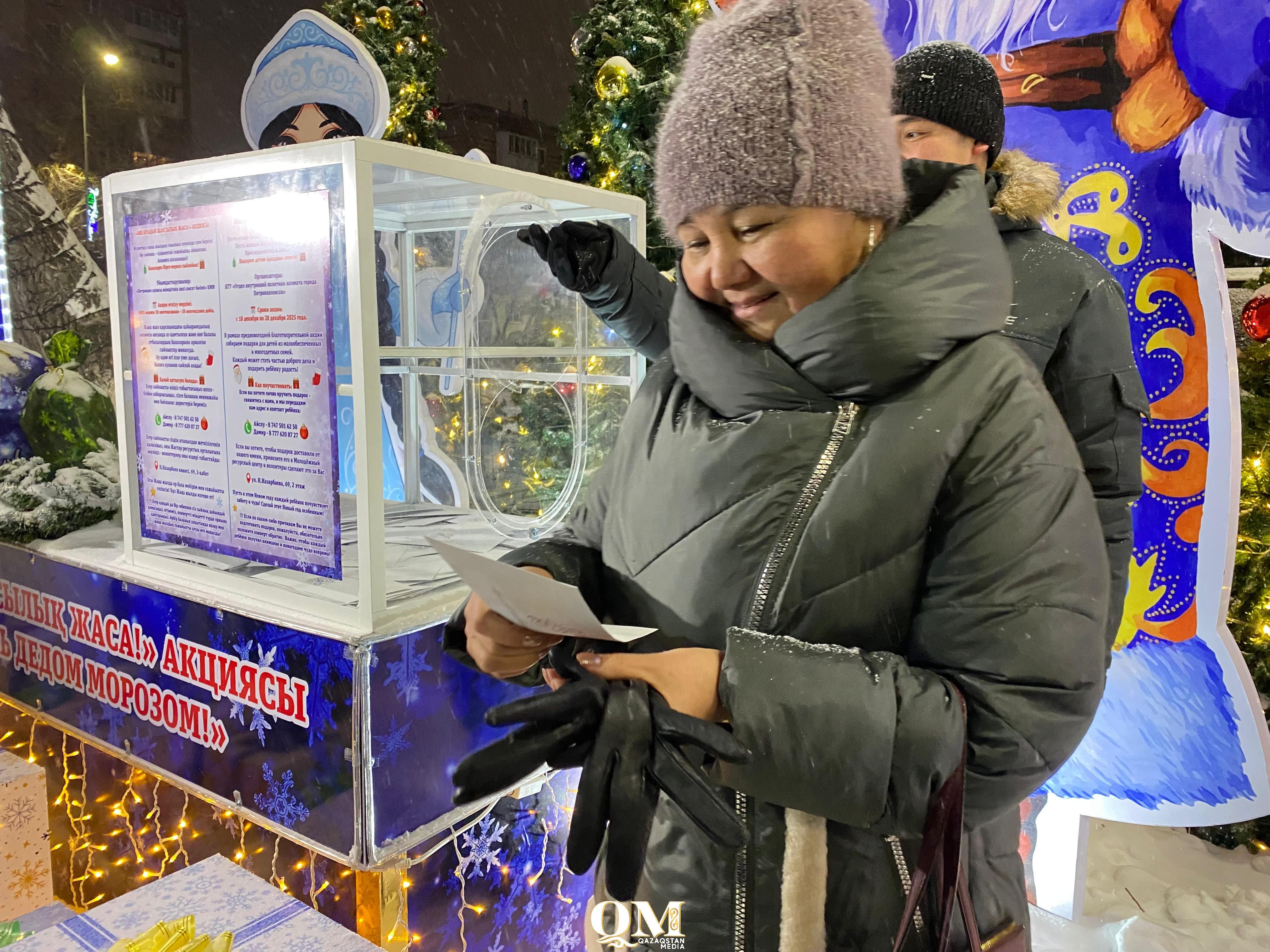 Чудо из прозрачного барабана — в Петропавловске началась акция «Стань Дедом Морозом»