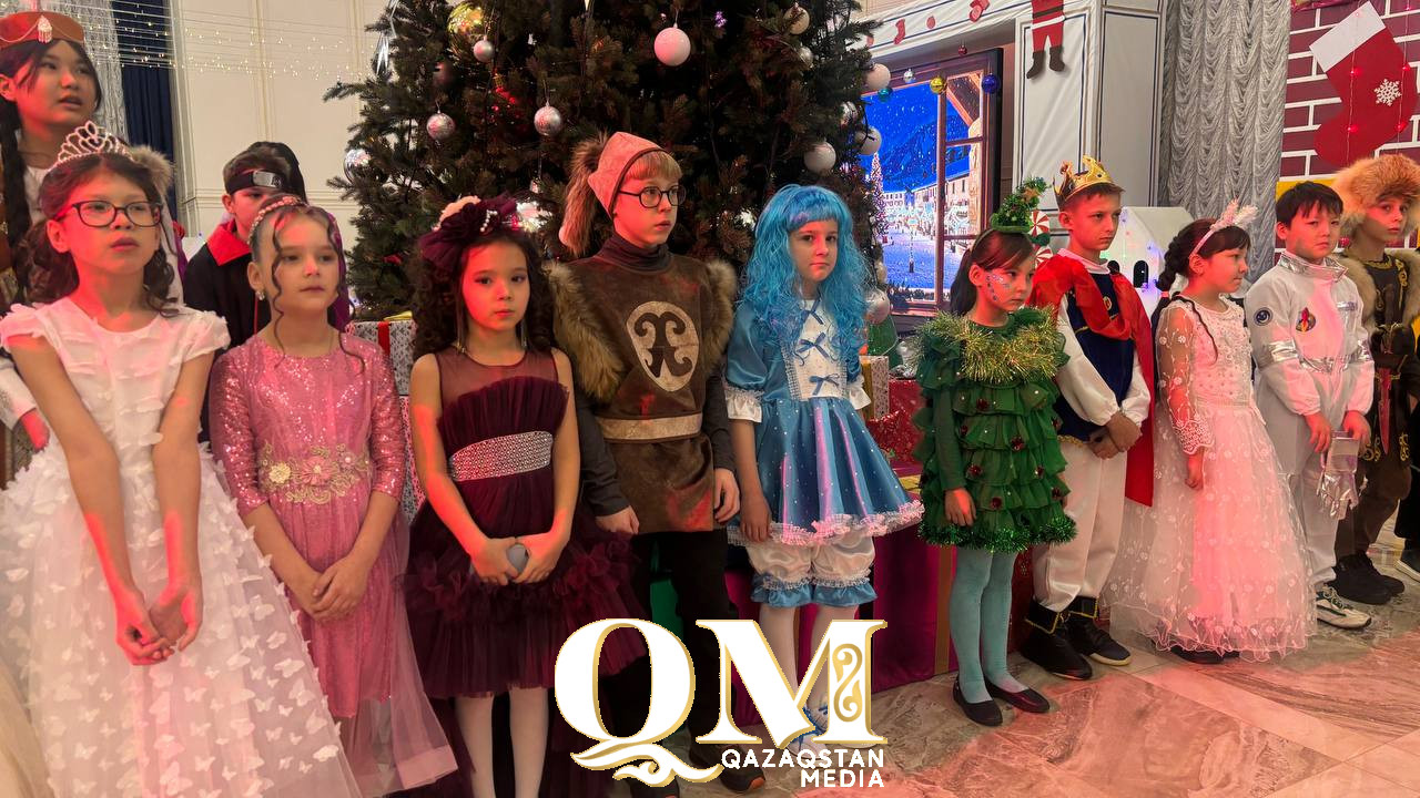 Праздник улыбок и веры в чудо: аким Петропавловска поздравил детей с Новым годом