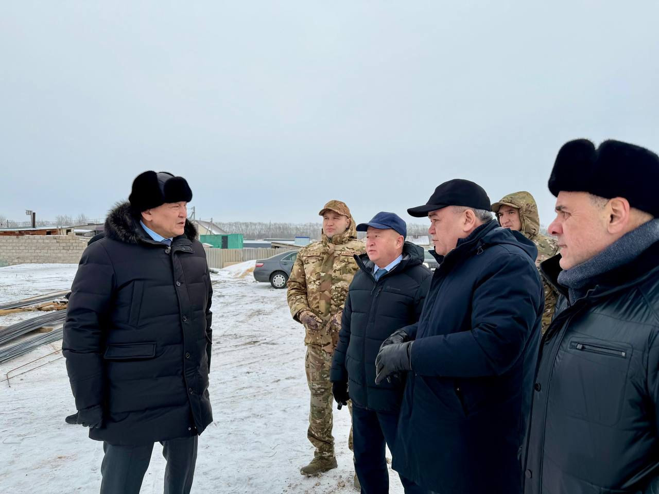 Усиливают дамбы и линии электропередачи: подготовку к паводку проверил аким СКО