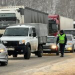 СҚО-да полицейлер 500-ден астам көлікті қауіпсіз аймаққа жеткізді