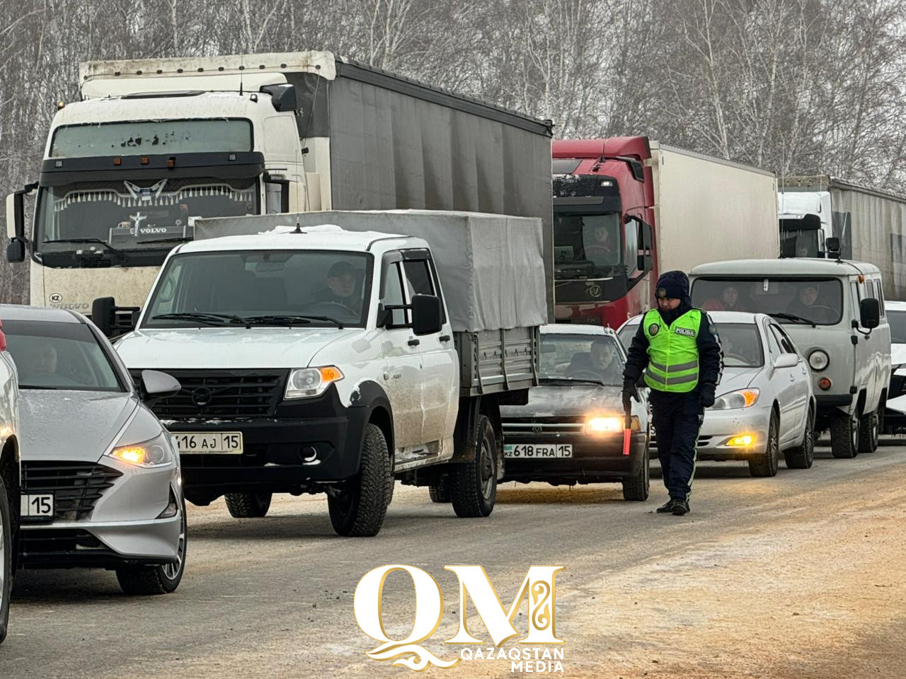 СҚО-да полицейлер 500-ден астам көлікті қауіпсіз аймаққа жеткізді