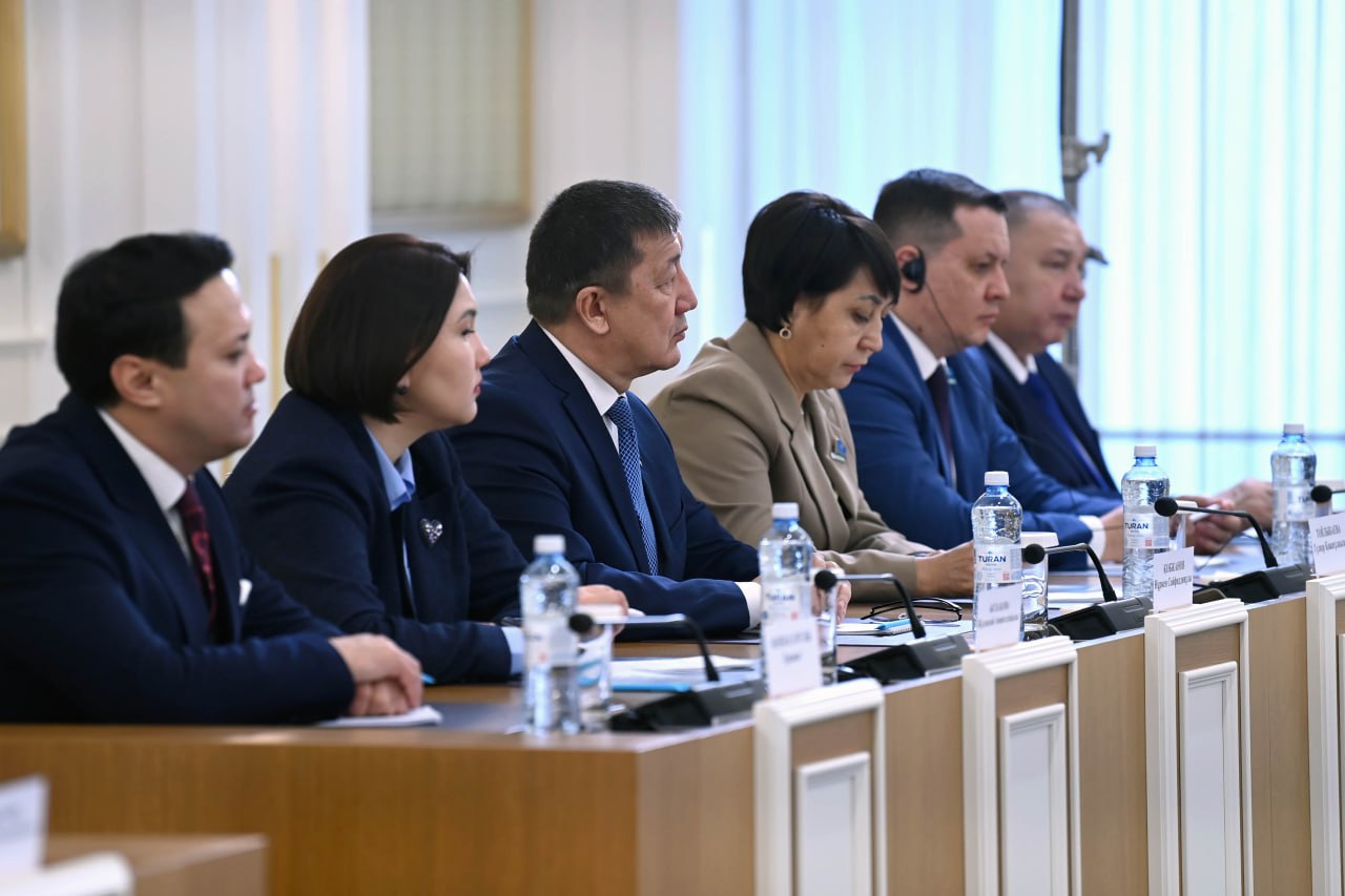 Құрылтай депутаты қандай жағдайда мандатынан айырылады