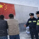 Китайских дальнобойщиков спасли полицейские на трассе в СКО