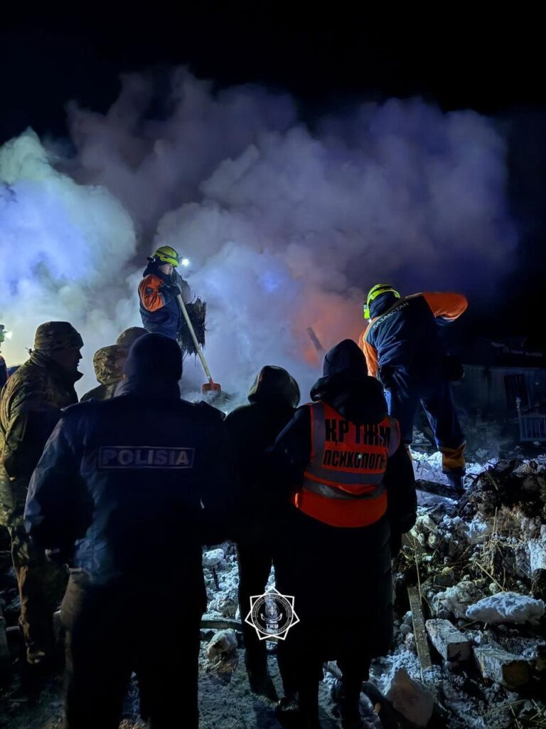 Тело второго ребенка ищут под завалами дома после пожара в районе Магжана Жумабаева СКО