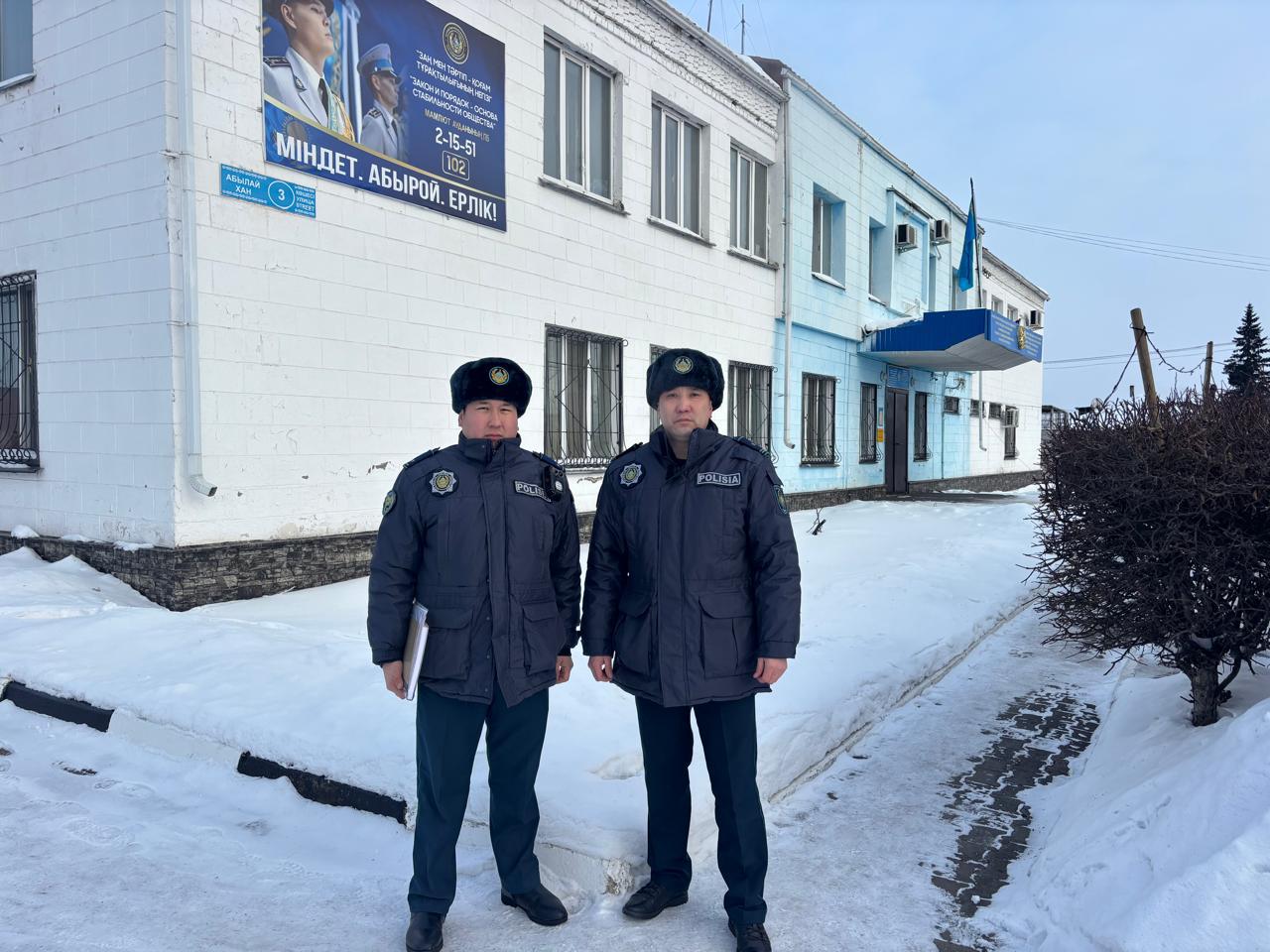 Замерзал в сугробе: полицейские спасли мужчину в Мамлютском районе СКО