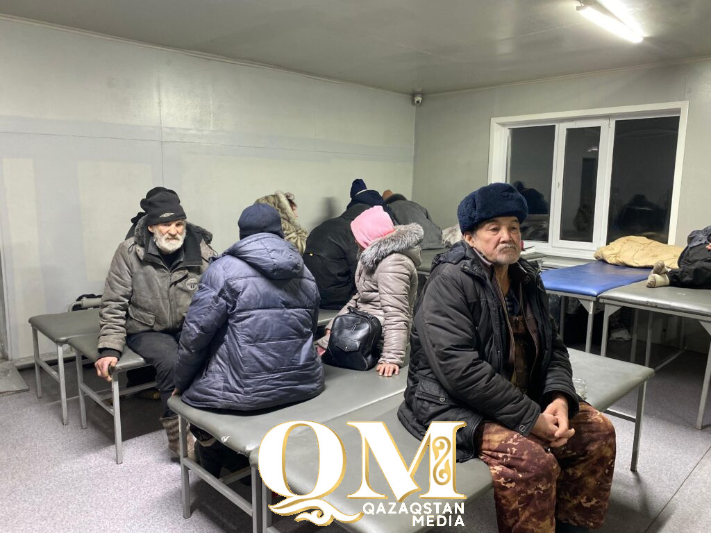 «Сидят и вшей давят» – как спасают тех, кто выбрал жизнь на трубах в Петропавловске