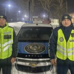 Укусил водителя и сам чуть не умер от эпилепсии. Полицейские спасли мужчину на трассе в СКО