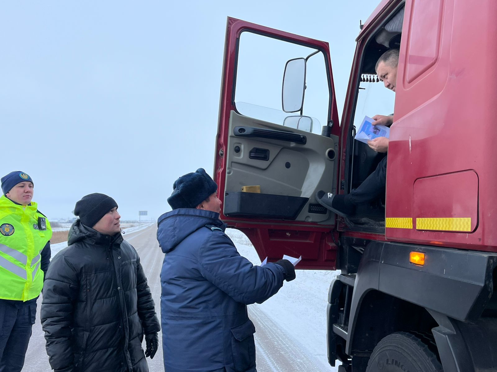 Жолдардағы заң мен тәртіп: СҚО-да жолдағы қасуіпсіздікке арналған ауқымды акция өтті