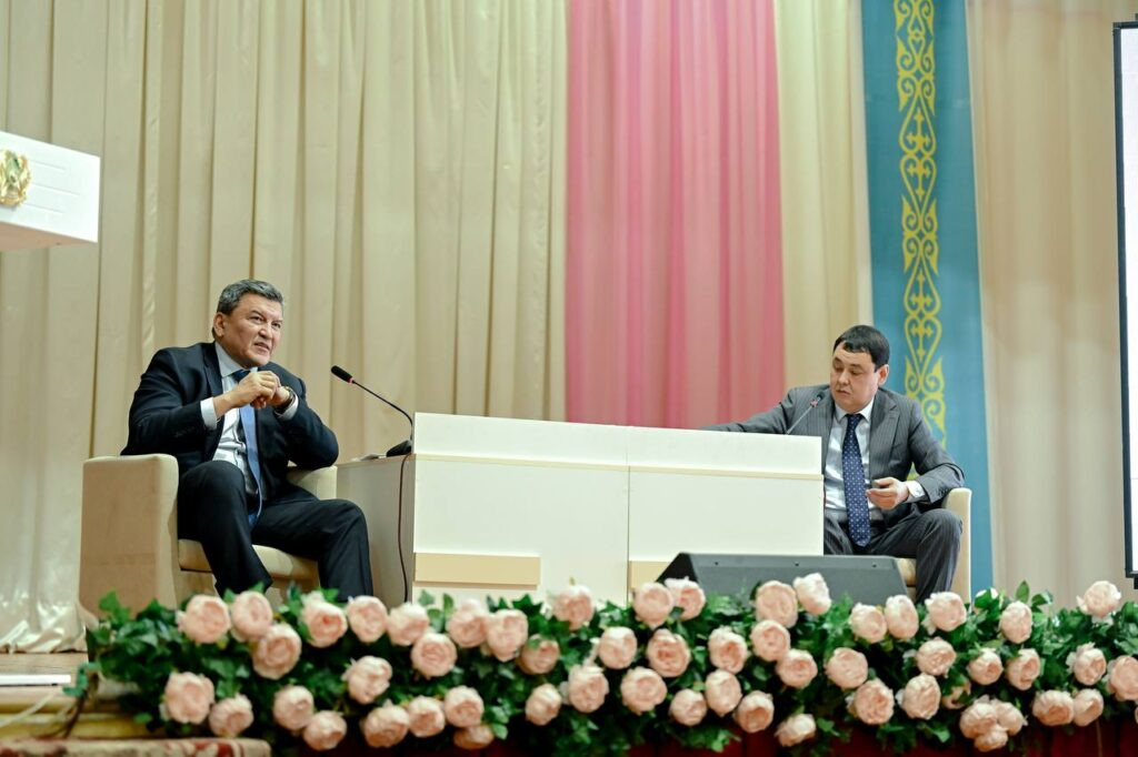 Инфраструктуру, экологию и сервисы в одном из отдаленных сельских округов проверил аким СКО