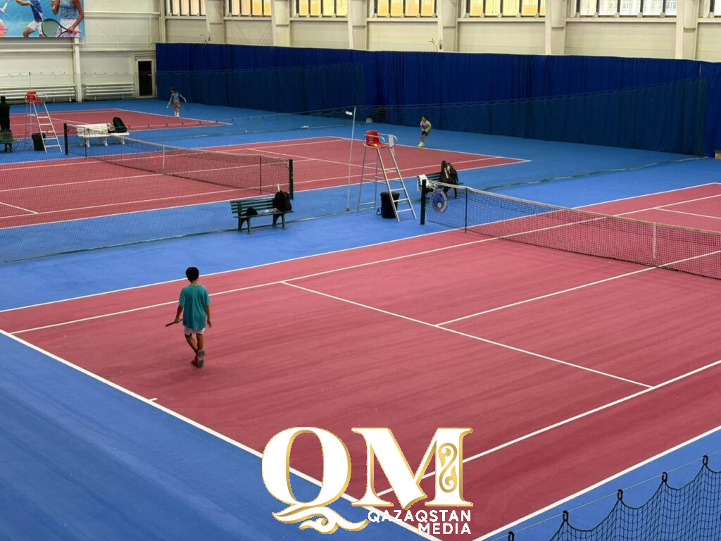 Юные теннисисты борются за победу на международном турнире в Петропавловске