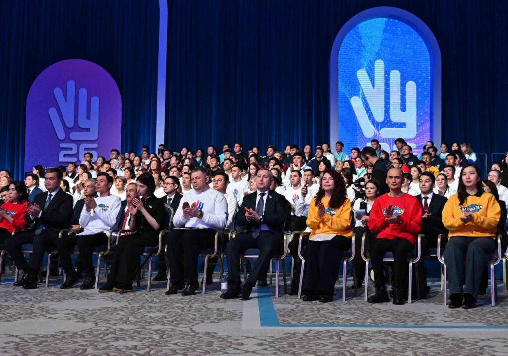 Вклад волонтеров во время пандемии и паводков высоко оценил Касым-Жомарт Токаев