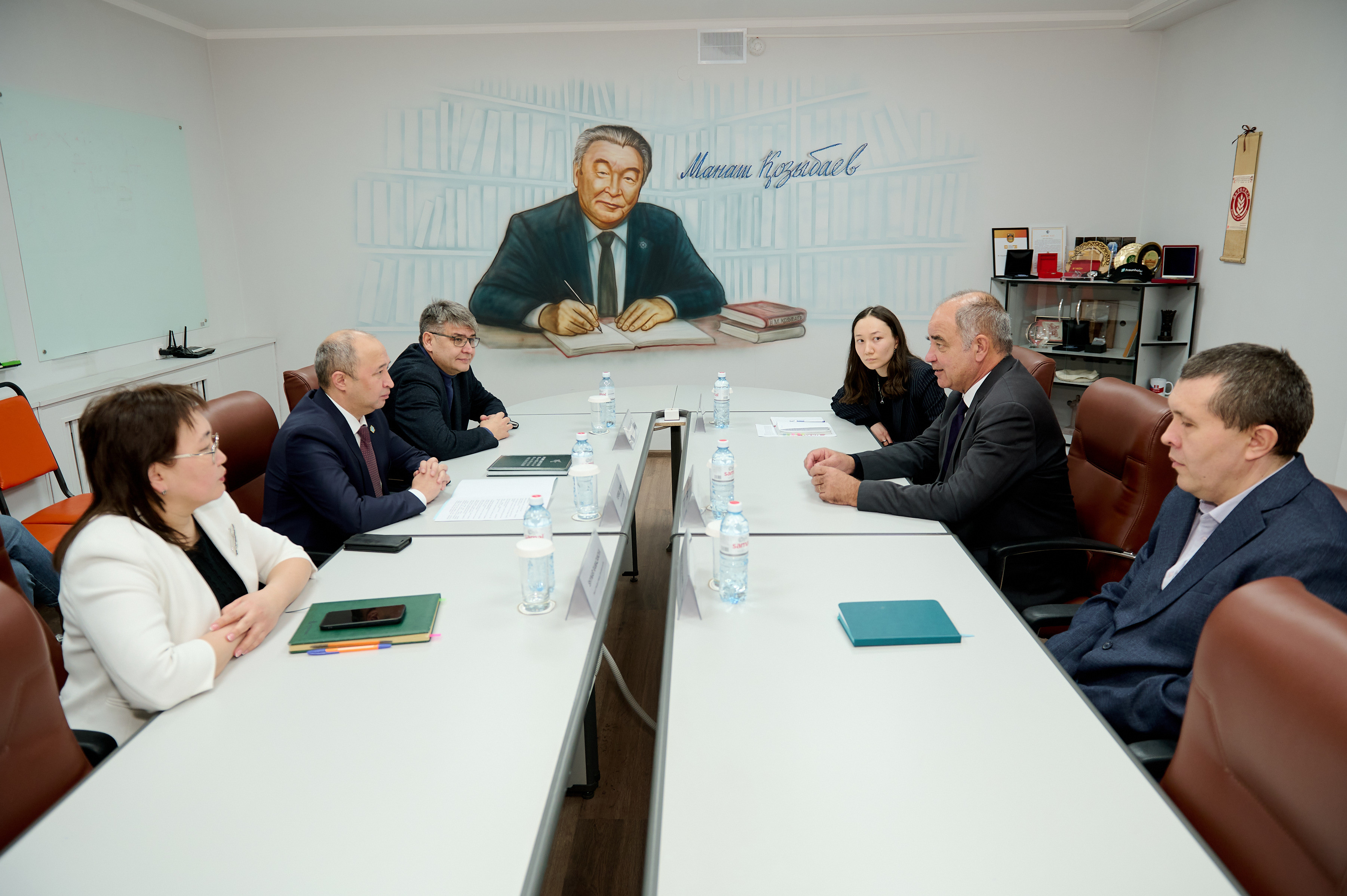 Қозыбаев университетінің студенттеріне әлемге белгілі ғалым сабақ береді