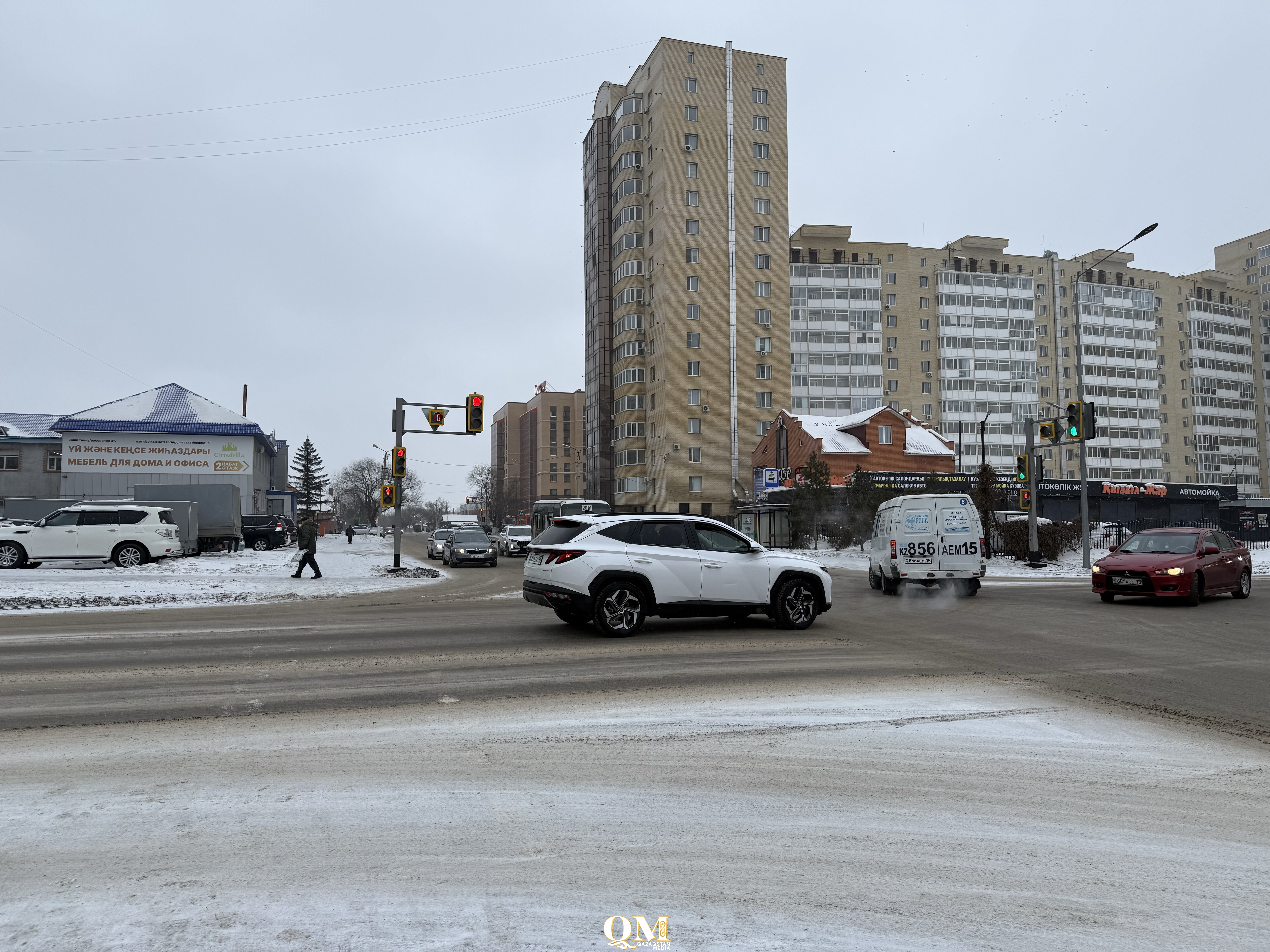 В Петропавловске активно продолжается цифровизация городской среды. Сегодня камеры уже фиксируют нарушения правил дорожного движения, благоустройства, а также случаи несвоевременного вывоза мусора и снега. В ближайшее время планируется запуск системы контроля средней скорости