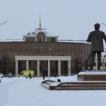 На вокзалах Казахстана появилась новая услуга сопровождения пассажиров с инвалидностью