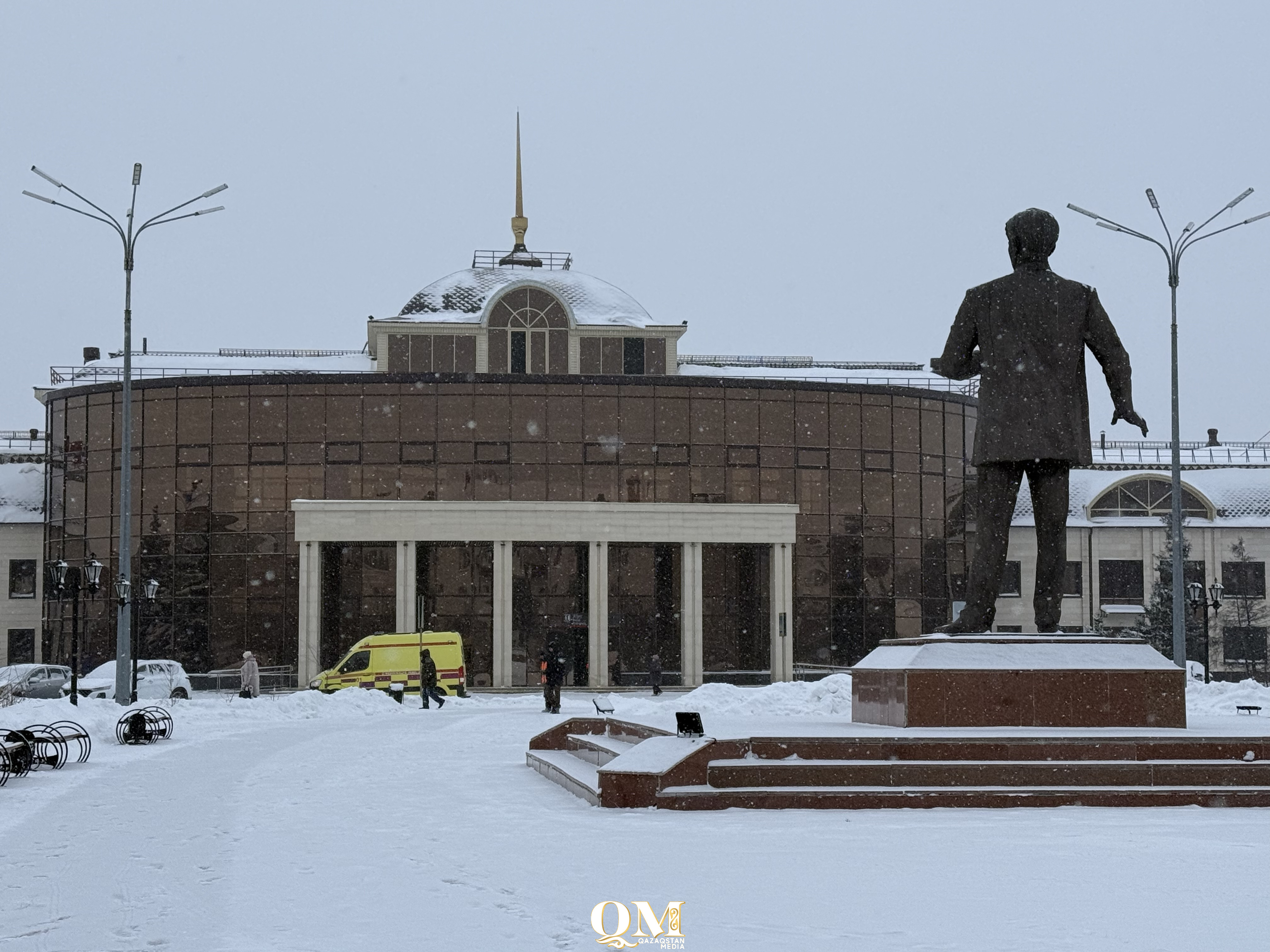 На вокзалах Казахстана появилась новая услуга сопровождения пассажиров с инвалидностью