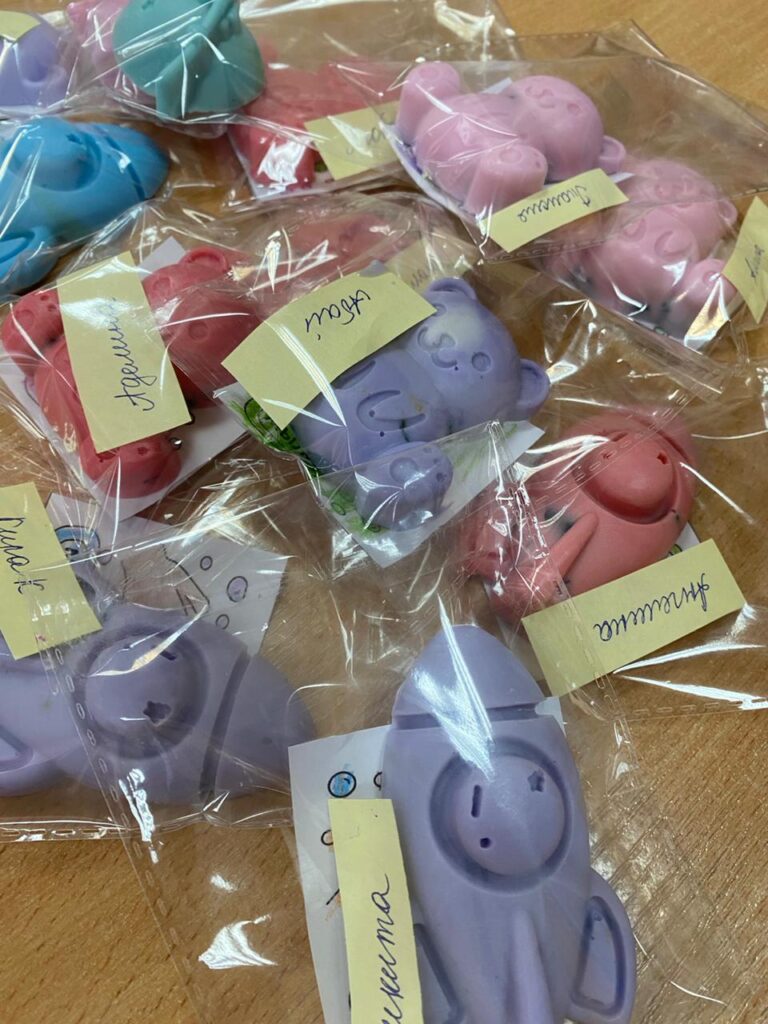 Гипс, свечи и смола: арт-бизнес развивает Евгения Исаева из Петропавловска