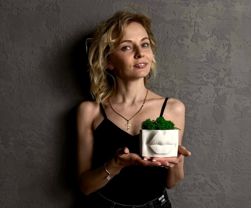 Гипс, свечи и смола: арт-бизнес развивает Евгения Исаева из Петропавловска