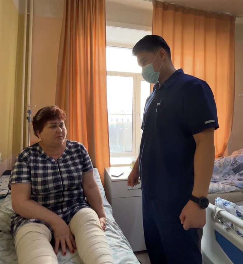 СҚО-да МӘМС арқылы науқасқа тізе буынын эндопротездеу жасалды